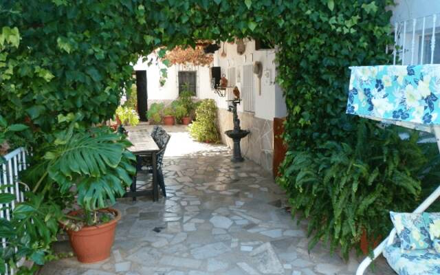 Villa With 4 Bedrooms In Alozaina, With Private Pool, Enclosed Garden And Wifi