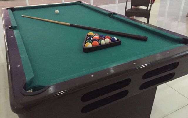 Blowing in the Wind - Lake View Apartments