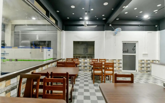 OYO 24373 Hilite Inn