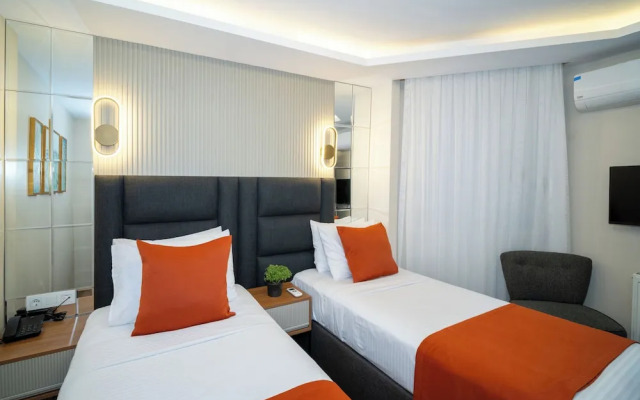 Отель Robin Hotel