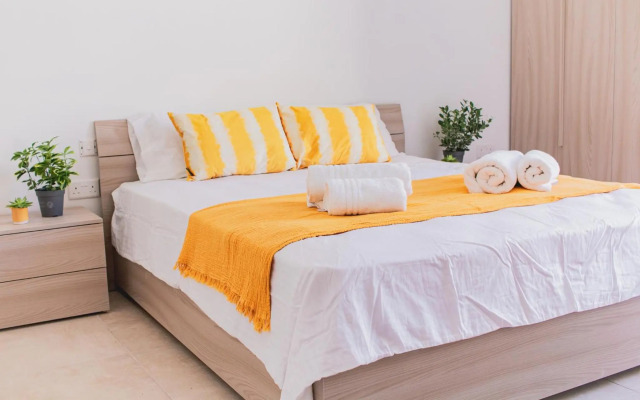 UNIQUE 2 Bedroom in AMAZING location NEAR the SEA