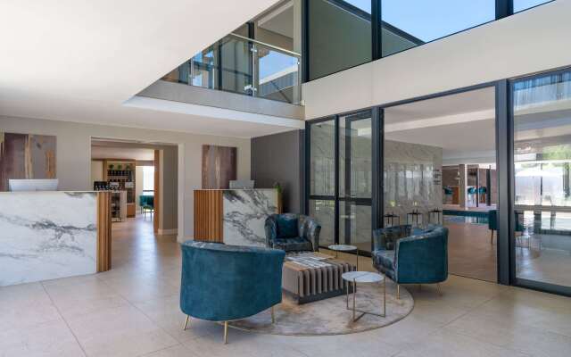 Radisson Hotel and Convention Centre OR Tambo Airport