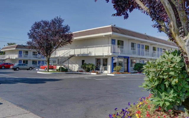 Motel 6 Salem, OR