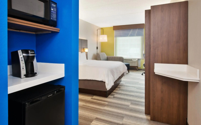 Holiday Inn Express Hotel & Suites Warrenton by IHG