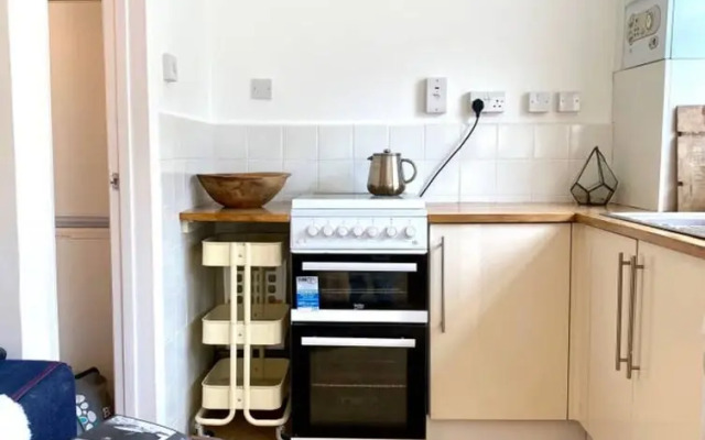 Cosy 4 Bedroom Apartment In Great Location