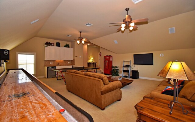 Pet-friendly Oasis in Gated Community!