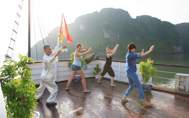 Garden Bay Luxury Cruise