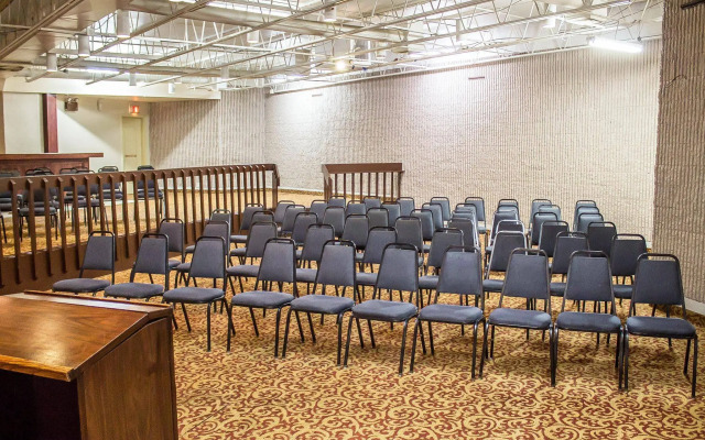 Norwood Inn & Suites North Conference Center