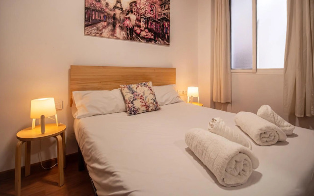 FAMILY FLAT CLOSE to the CENTER