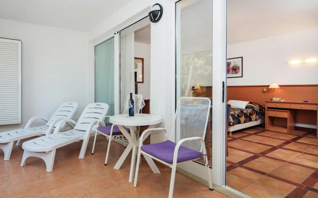 Beautiful Apartments in Jelsa, With Pool