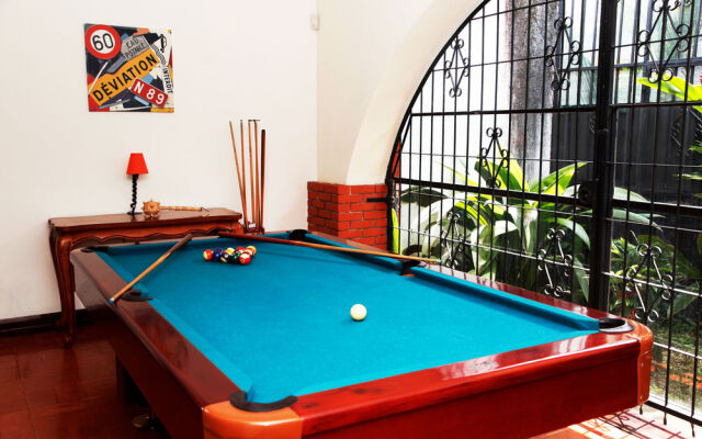 Nest Hotel B & B