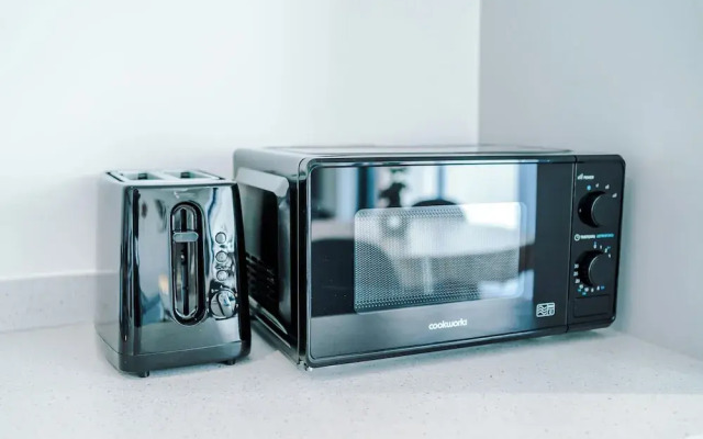Hilltop Serviced Apartments - Salford