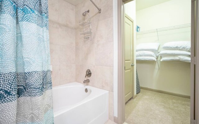 Luxurious Modern Midtown Cozy/fully Equipped Condo -
