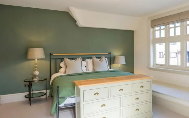 Dragon Court - 3 Beds Office Terrace Garden