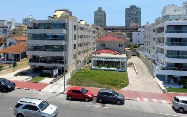 Alevines Playa el Emir Hostel & Suites