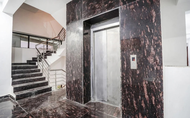 Fabhotel Noida Business Suites