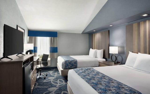 Baymont Inn & Suites Shawnee