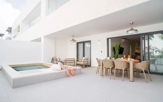 Luxury 3 Bedroom Apartment at the Beach