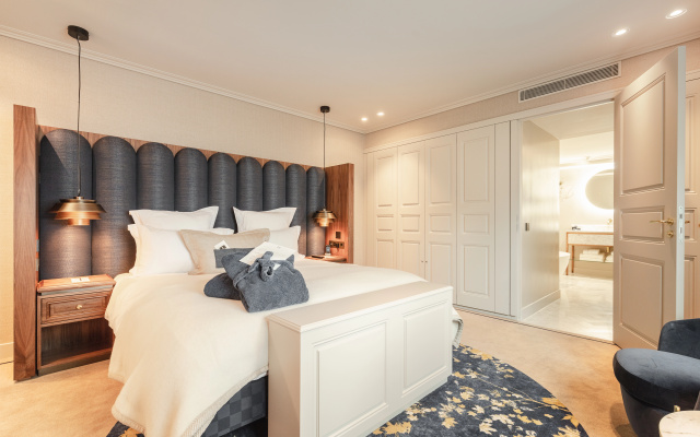 Hotel 717