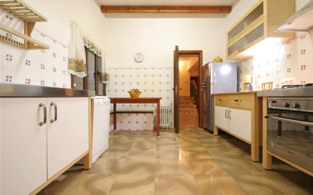 Villa - 8 Bedrooms with Pool and WiFi - 103182