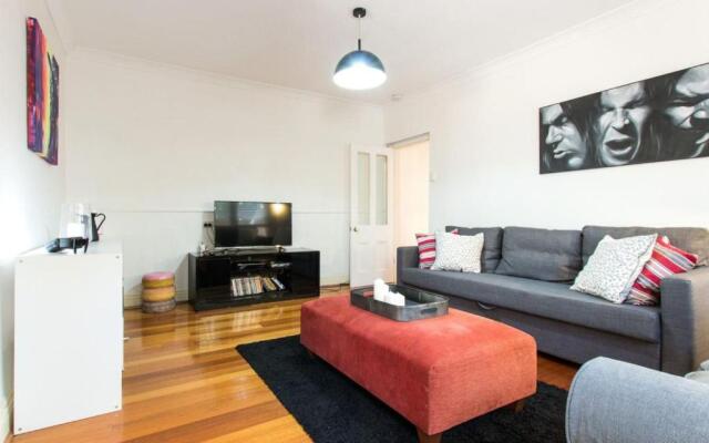 Hunter · Close to Smith St Courtyard + Parking