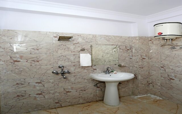 OYO Rooms 083 Near Laxman Jhoola