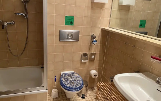 Stylish Apartment With Modern Amenities and Scenic Views