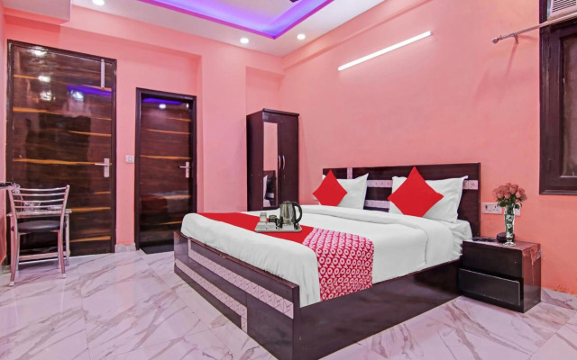OYO Flagship 70281 Hotel Rishabh Inn