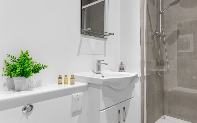 Stunning 1 Bed Apartment Near Heathrow London