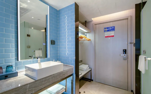 Echarm Hotel (Hechi Yizhou Municipal Center Plaza)