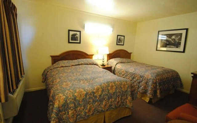 Lee High Inn