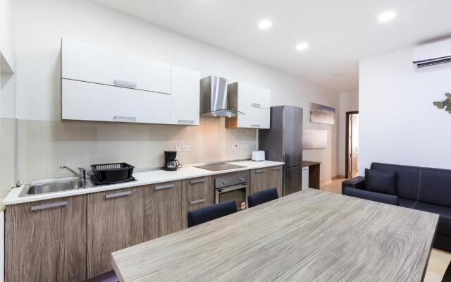 PC3- Centrally Located Apt-Close to University