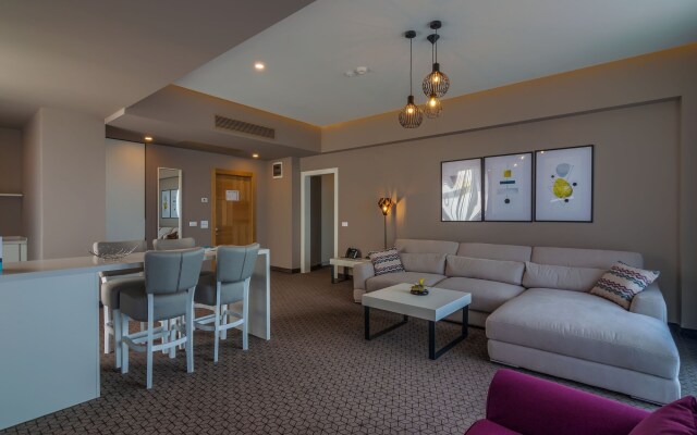 Nyota Hotel & Conference Center