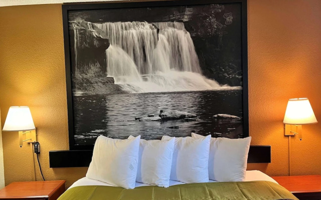 Super 8 Indianapolis/NE/Castleton Area