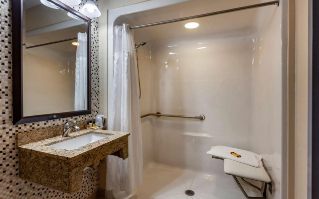 Best Western Plus Woodstock Inn & Suites