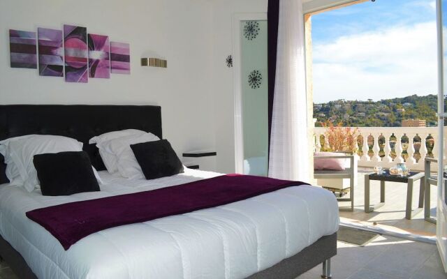 Villa La Terre Des Lauriers B&B
