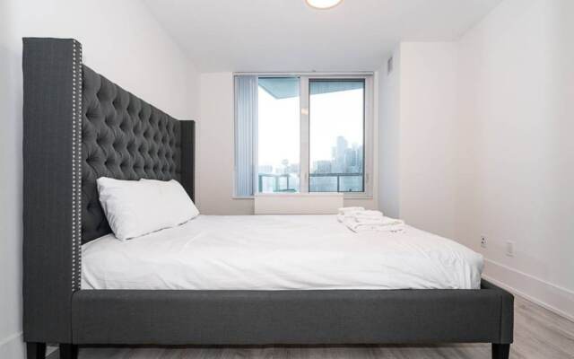 Modern 1 Bedroom Condo With Cn Tower Views