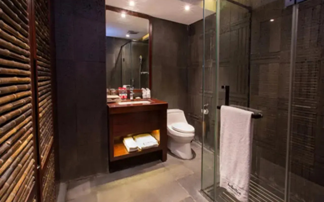 Poly Phoenix Hotel