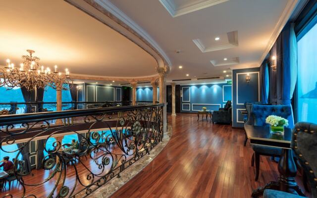 Le Theatre Cruise