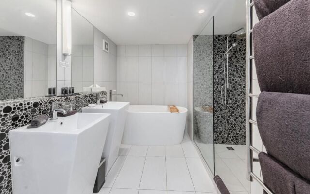 Black Swan Lakeside Boutique Hotel