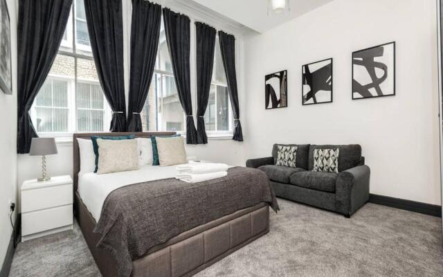 Beautiful Spacious Apartment In The City Centre