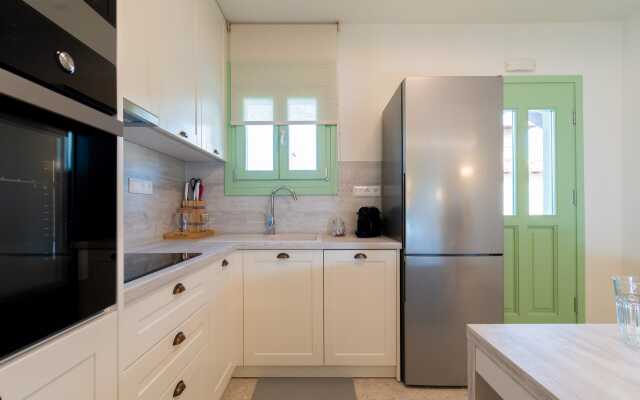Pnoe Luxury Villa