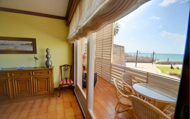 La Marina Sea Front Apartment by Hello Apartments Sitges