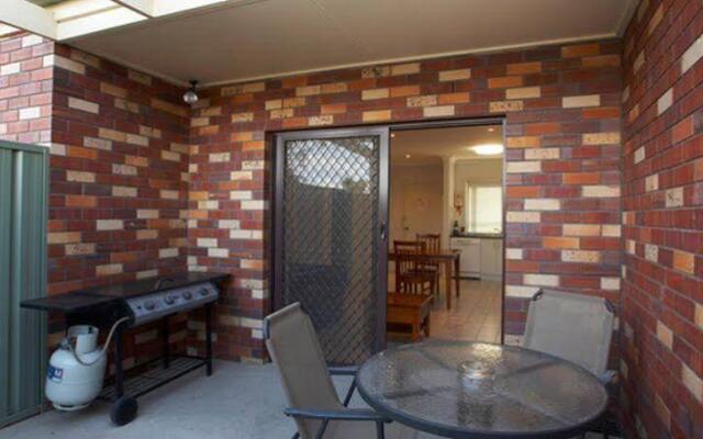 Belvoir Village Motel & Apartments