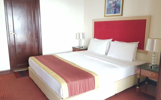 Golden Service Suite At Times Square