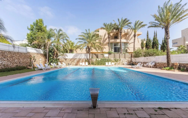 Herzliya Seaside Charming Home by Sea N' Rent