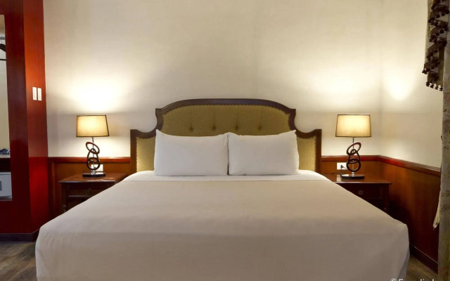 Dulcinea Hotel and Suites