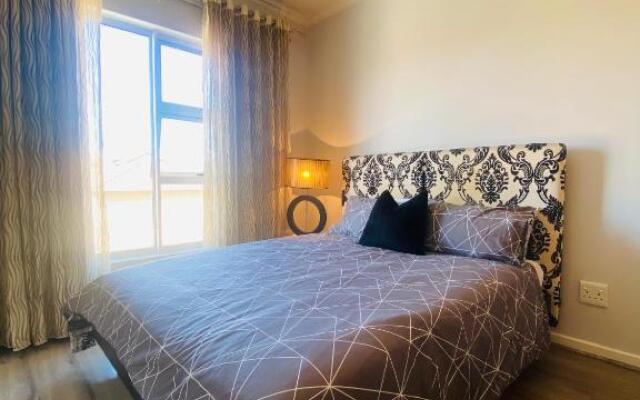 Immaculate & Central Apartment in Houghton