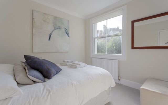 Spacious 3 Bedroom Apartment in Chelsea