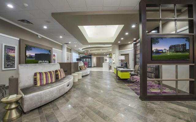 DoubleTree by Hilton Winston Salem - University